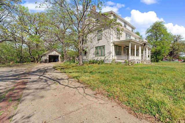 130 S Front St, Salina, KS 67401