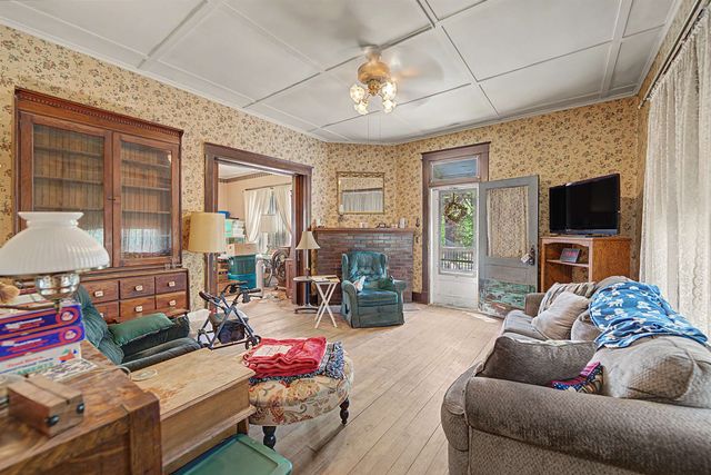 130 S Front St, Salina, KS 67401