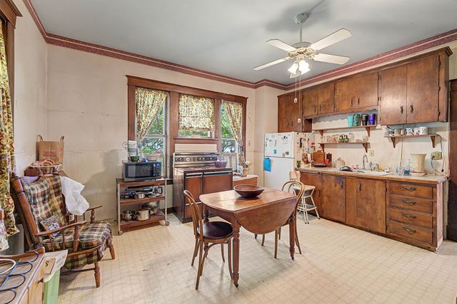 130 S Front St, Salina, KS 67401
