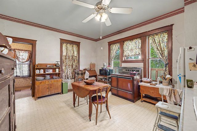 130 S Front St, Salina, KS 67401