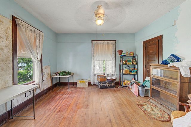 130 S Front St, Salina, KS 67401
