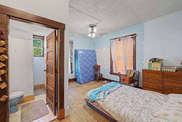 130 S Front St, Salina, KS 67401