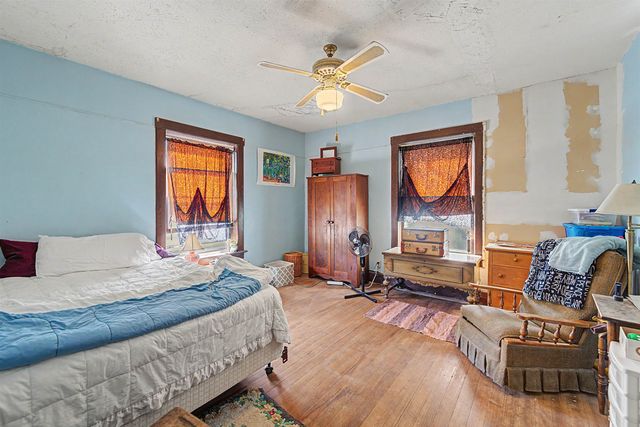130 S Front St, Salina, KS 67401