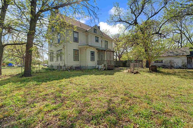 130 S Front St, Salina, KS 67401