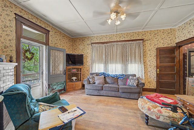 130 S Front St, Salina, KS 67401