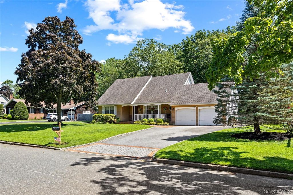 9 Charlemagne Drive, Nesconset, NY 11767 — photo 2