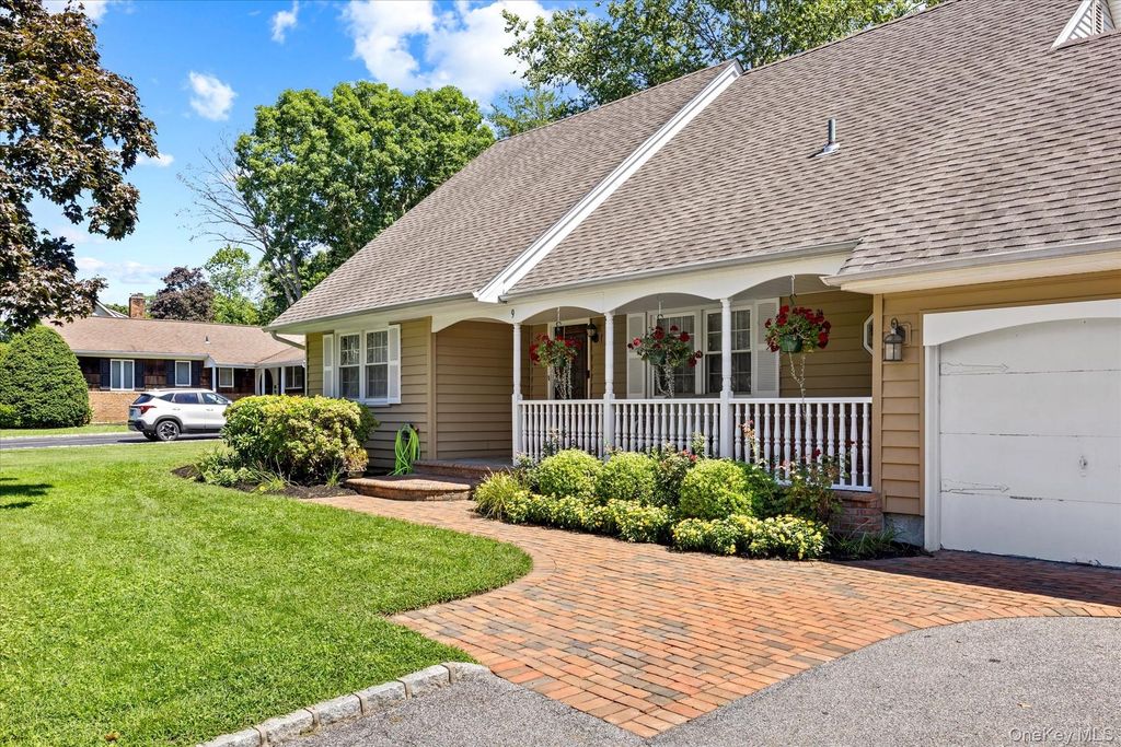 9 Charlemagne Drive, Nesconset, NY 11767 — photo 3
