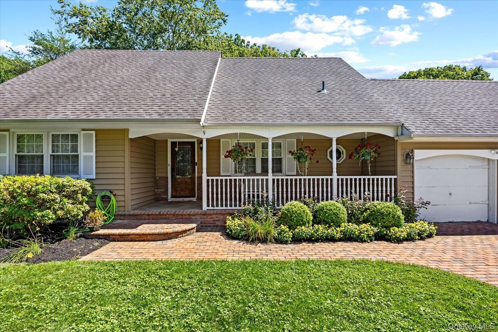 9 Charlemagne Drive, Nesconset, NY 11767 — photo 4