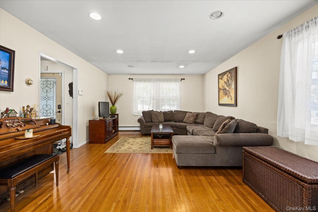 9 Charlemagne Drive, Nesconset, NY 11767 — photo 5