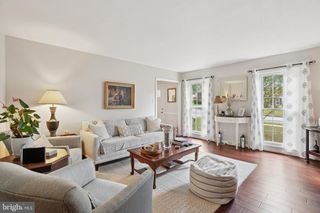 9116 MEADOW RUE LN, Annandale, VA 22003
