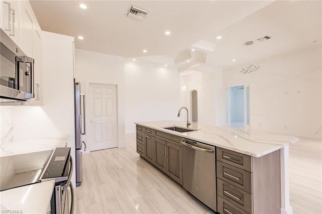 15950 Delasol LN, Naples, FL 34110