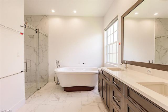 15950 Delasol LN, Naples, FL 34110