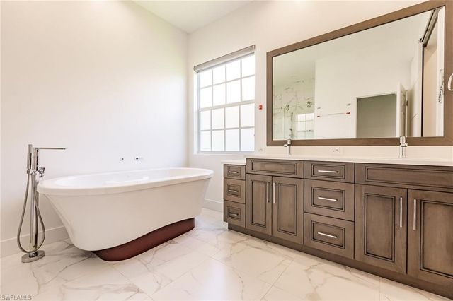 15950 Delasol LN, Naples, FL 34110