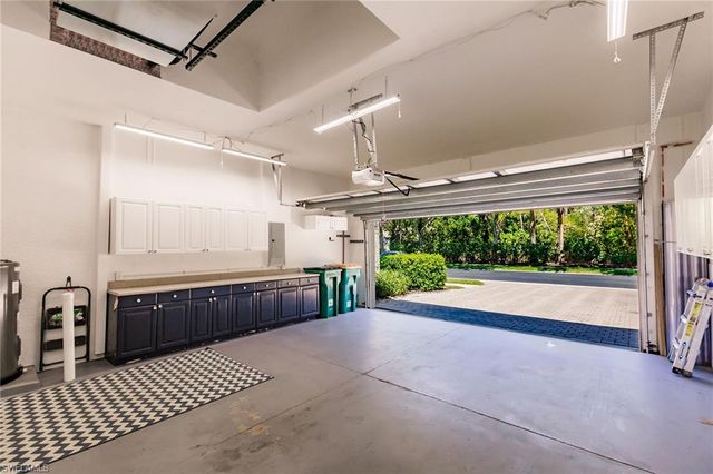 15950 Delasol LN, Naples, FL 34110