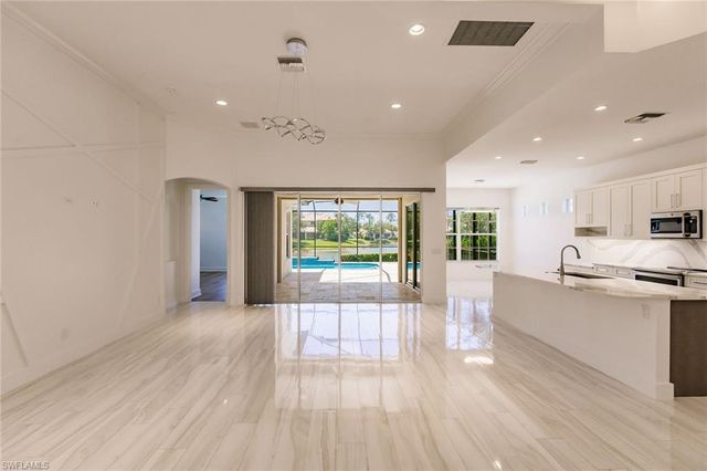 15950 Delasol LN, Naples, FL 34110