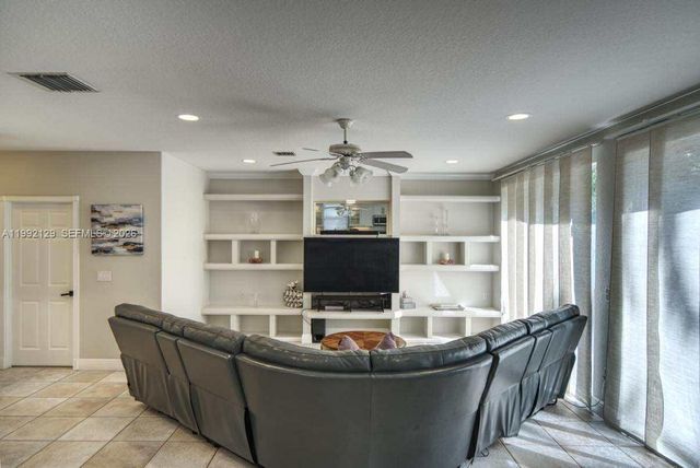 15856 NW 12th Ct, Pembroke Pines, FL 33028