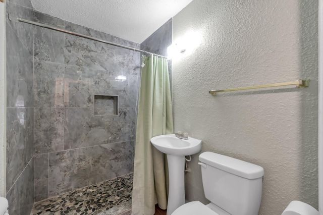 30 Wellford Street, Houston, TX 77022