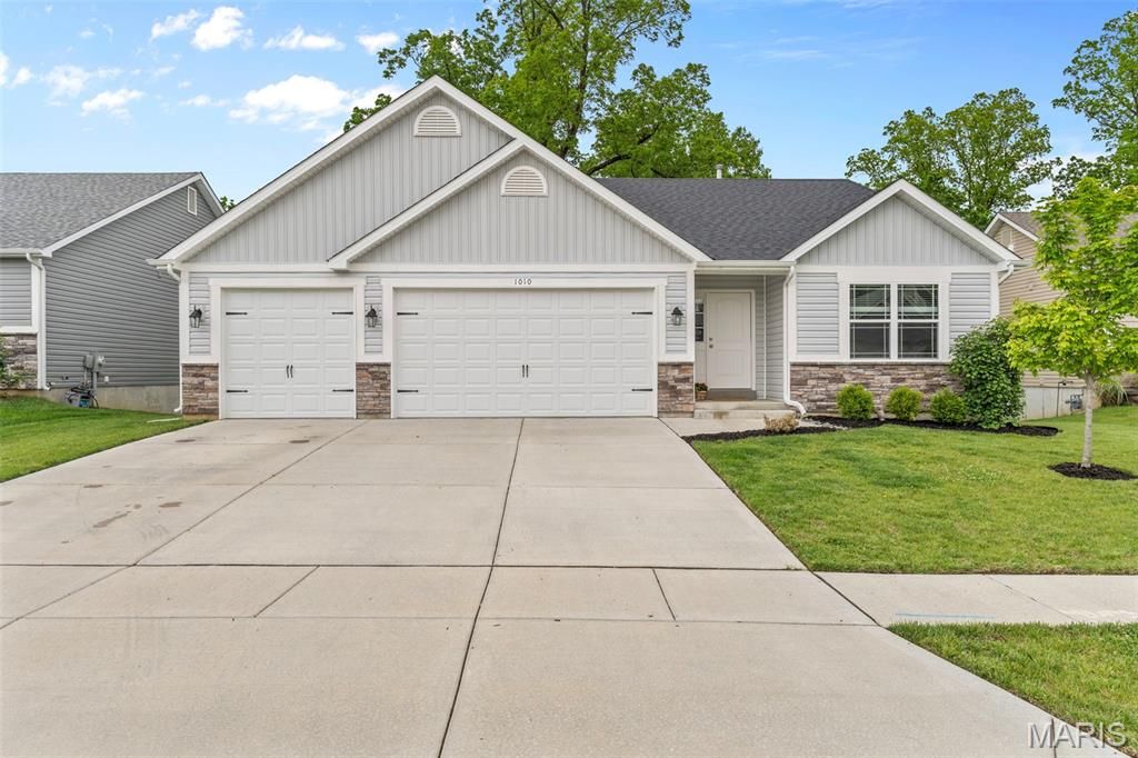 1010 Timber Bluff Drive, Wentzville, MO 63385