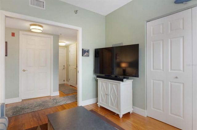 219 4TH AVENUE N 202, St Petersburg, FL 33701