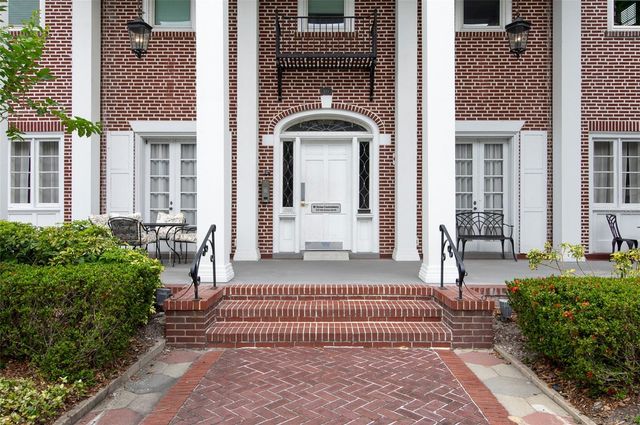 219 4TH AVENUE N 202, St Petersburg, FL 33701