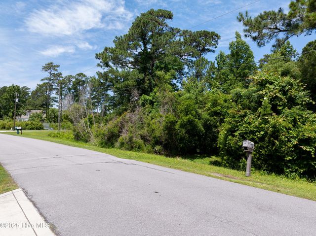 331 Chadwick Shores Drive, Sneads Ferry, NC 28460