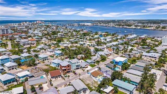 210 Fairweather LN, Fort Myers Beach, FL 33931