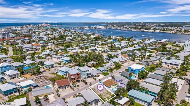 210 Fairweather LN, Fort Myers Beach, FL 33931