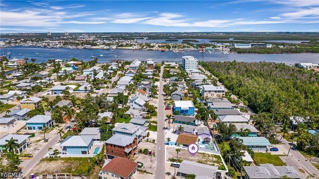 210 Fairweather LN, Fort Myers Beach, FL 33931
