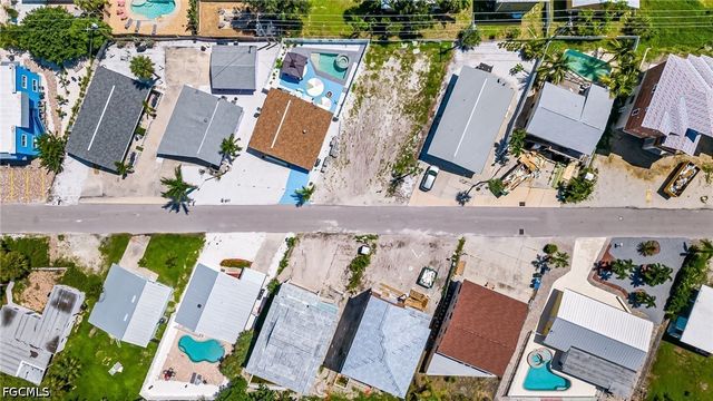 210 Fairweather LN, Fort Myers Beach, FL 33931