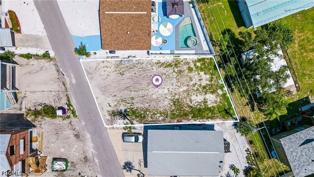 210 Fairweather LN, Fort Myers Beach, FL 33931