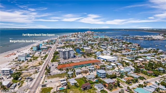 210 Fairweather LN, Fort Myers Beach, FL 33931