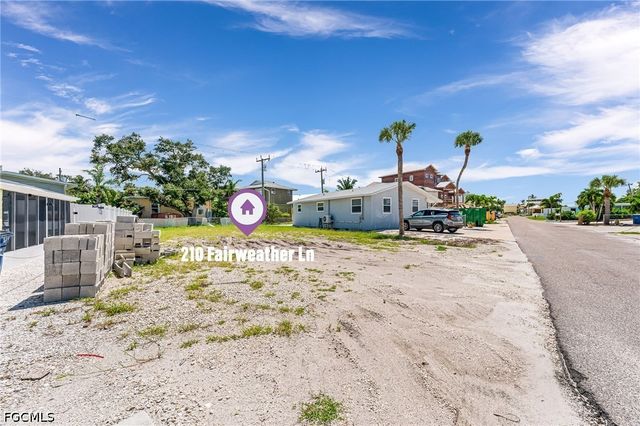 210 Fairweather LN, Fort Myers Beach, FL 33931