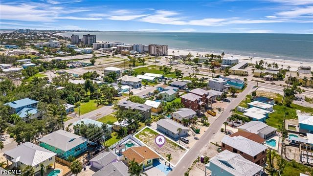 210 Fairweather LN, Fort Myers Beach, FL 33931