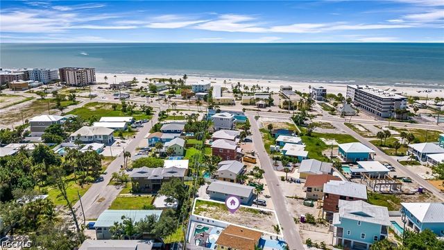 210 Fairweather LN, Fort Myers Beach, FL 33931