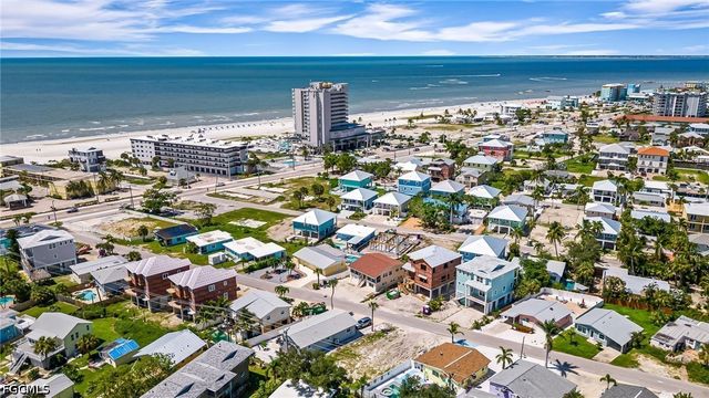 210 Fairweather LN, Fort Myers Beach, FL 33931