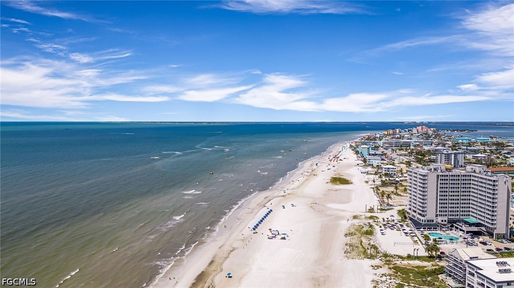 210 Fairweather LN, Fort Myers Beach, FL 33931