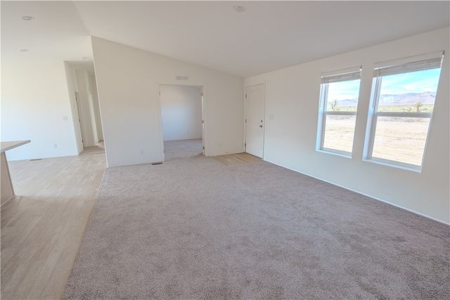 5746 N Eden Road, Golden Valley, AZ 86413