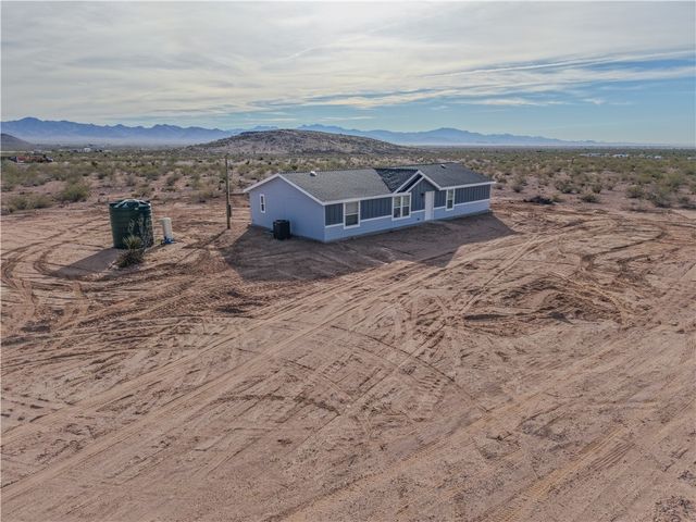 5746 N Eden Road, Golden Valley, AZ 86413