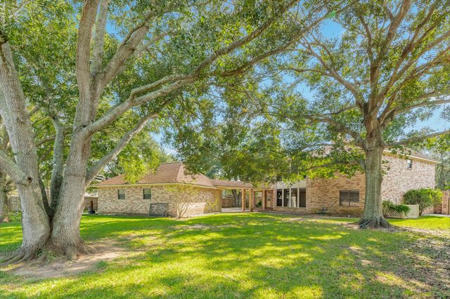 1600 Azalea Street, Sweeny, TX 77480