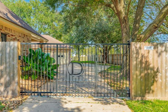 1600 Azalea Street, Sweeny, TX 77480
