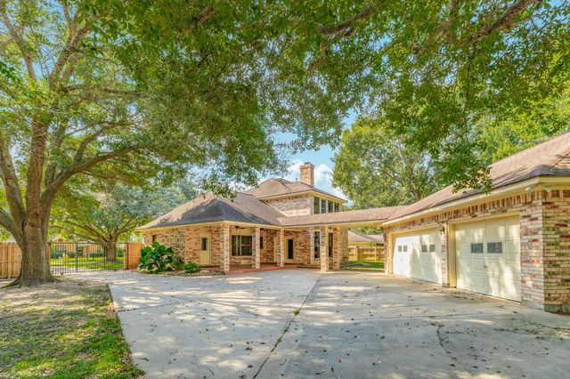 1600 Azalea Street, Sweeny, TX 77480