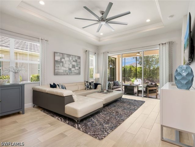 9040 Saint Lucia DR, Naples, FL 34114