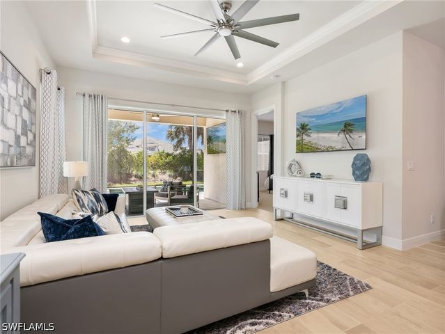 9040 Saint Lucia DR, Naples, FL 34114
