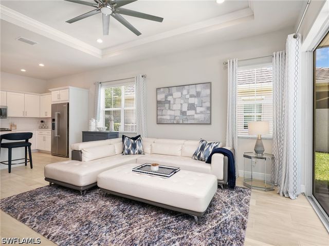 9040 Saint Lucia DR, Naples, FL 34114