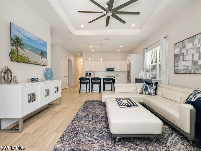 9040 Saint Lucia DR, Naples, FL 34114