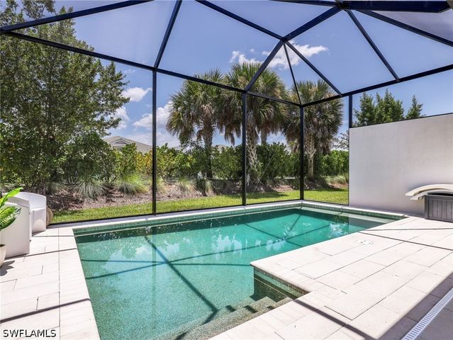 9040 Saint Lucia DR, Naples, FL 34114