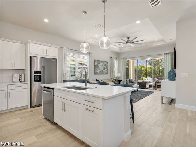 9040 Saint Lucia DR, Naples, FL 34114