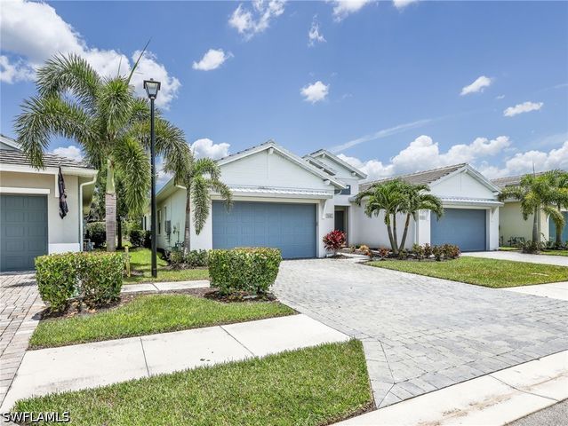 9040 Saint Lucia DR, Naples, FL 34114