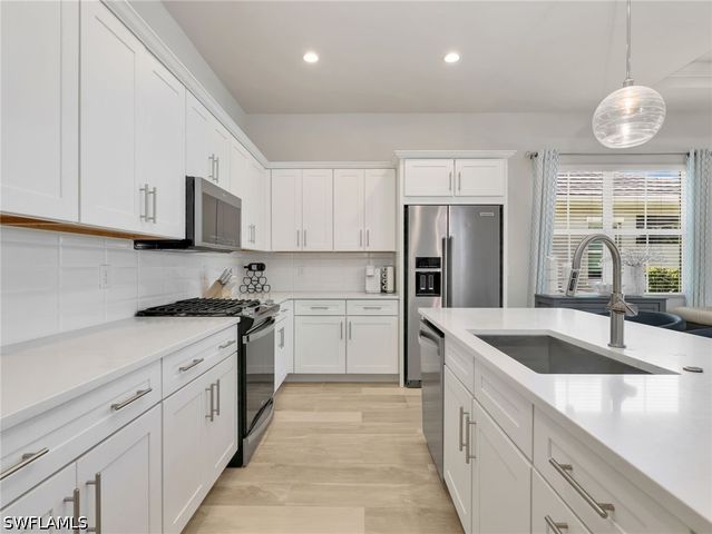 9040 Saint Lucia DR, Naples, FL 34114