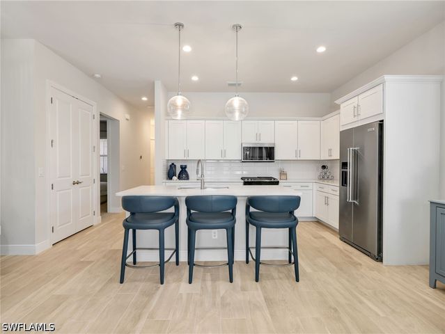 9040 Saint Lucia DR, Naples, FL 34114